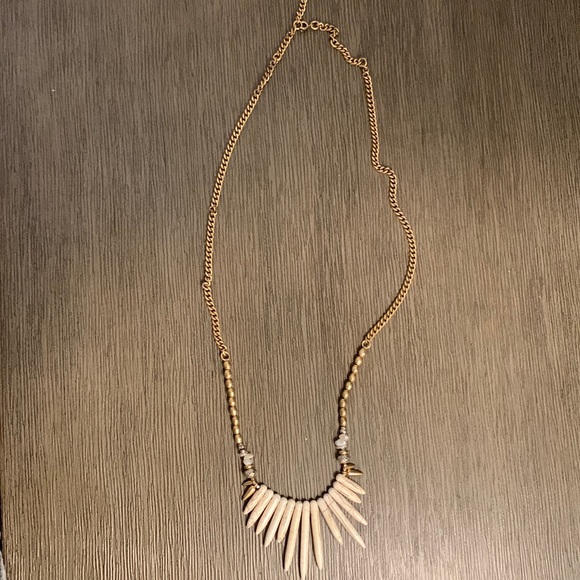 Stella & Dot long statement necklace with white/marbled accents - Picture 1 of 1